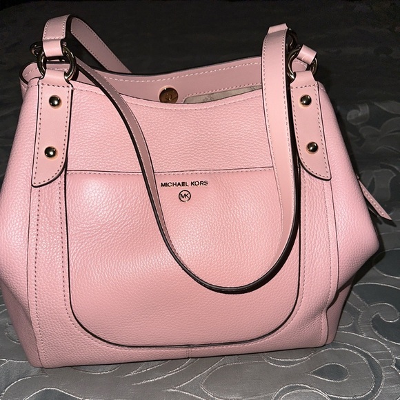 NWT- Michael Kors Molly Shoulder Tote - Picture 1 of 12